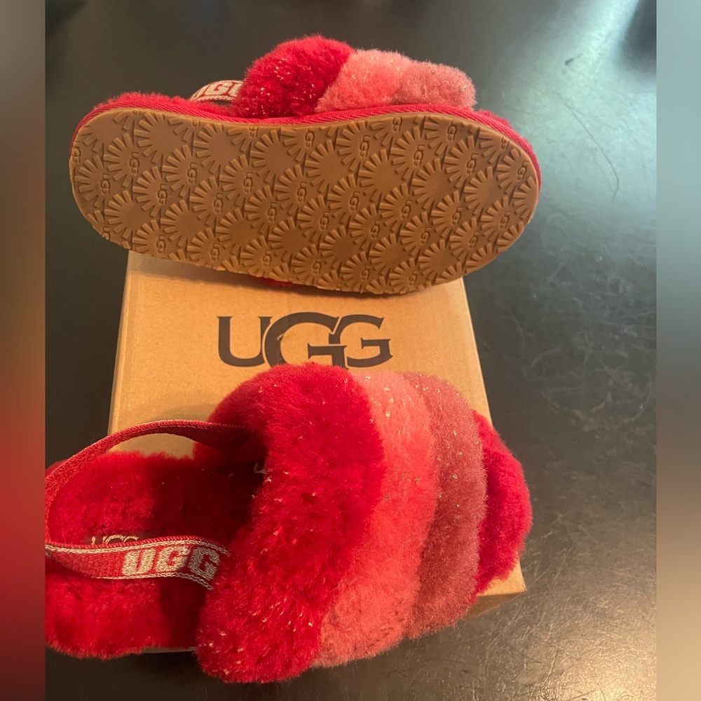 Ugg shoe/ slipper with box (little girl)